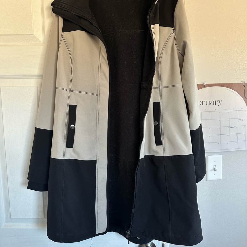 Black and Gray Ski Jacket with Color-Blocked Design